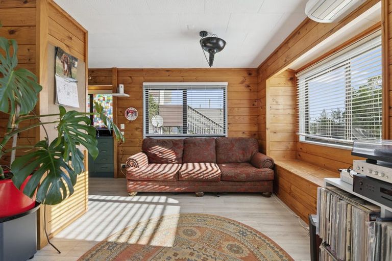 Photo of property in 5 Kaipara Crescent, Helensville, 0800