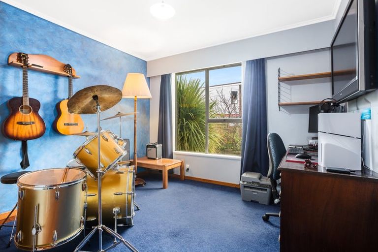 Photo of property in 22c Kahu Road, Paremata, Porirua, 5024