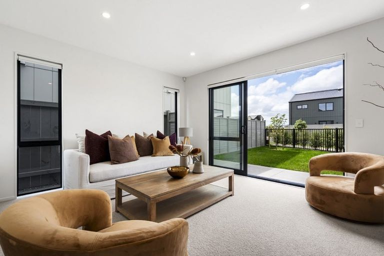 Photo of property in 32 Viridian Avenue, Rosehill, Papakura, 2113