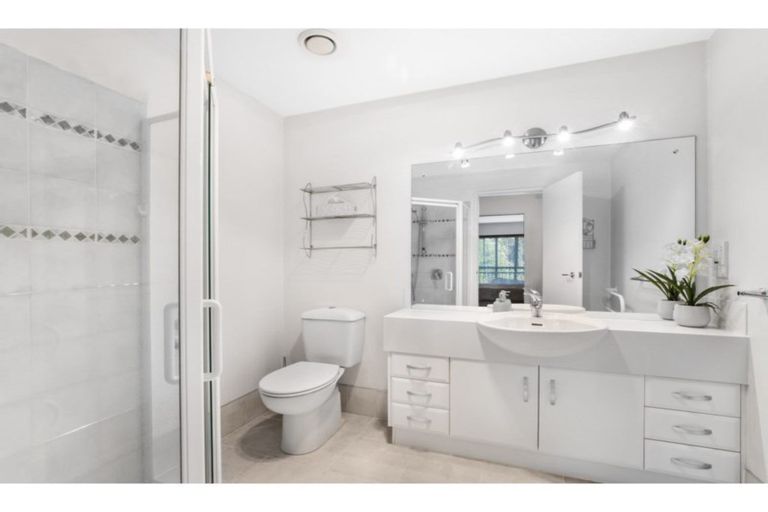 Photo of property in 10 Harbour Village Drive, Gulf Harbour, Whangaparaoa, 0930