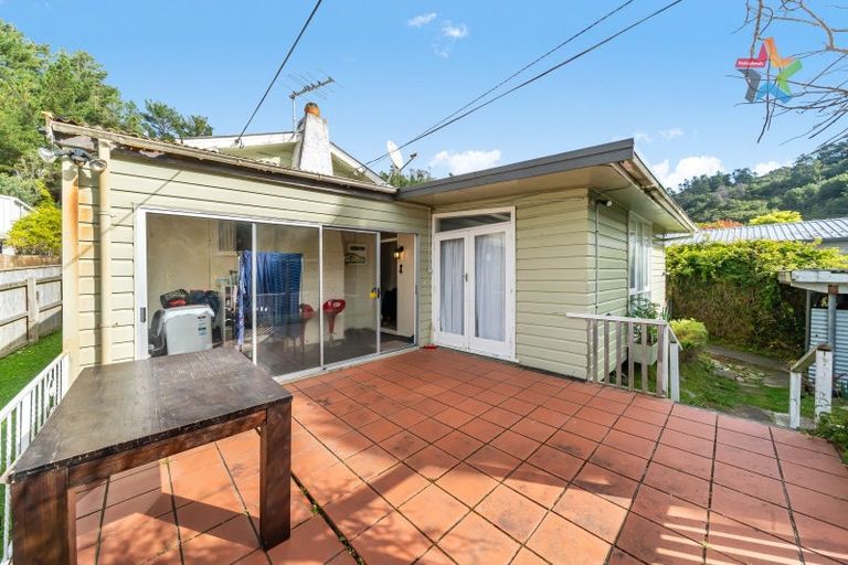 Photo of property in 75 Raukawa Street, Stokes Valley, Lower Hutt, 5019
