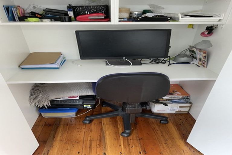 Photo of property in 15a Kellsmere Crescent, Island Bay, Wellington, 6023