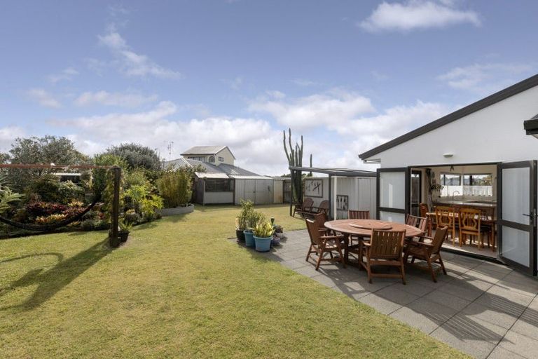 Photo of property in 76 Dalton Drive, Papamoa Beach, Papamoa, 3118