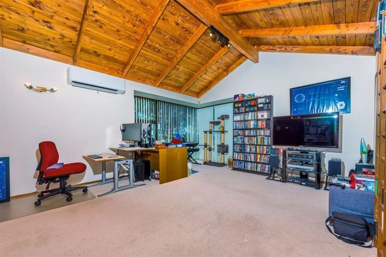 Photo of property in 9 Westpark Drive, West Harbour, Auckland, 0618