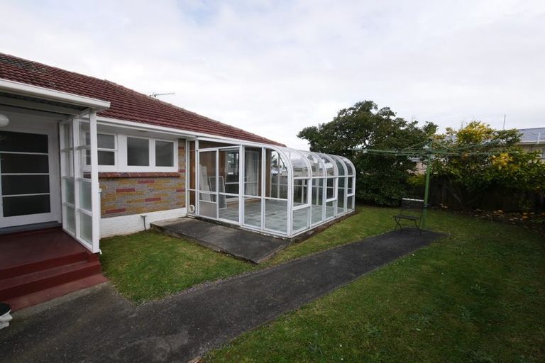 Photo of property in 10 Gills Avenue, Papakura, 2110