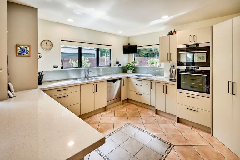 Photo of property in 2/139 Knights Road, Hutt Central, Lower Hutt, 5010