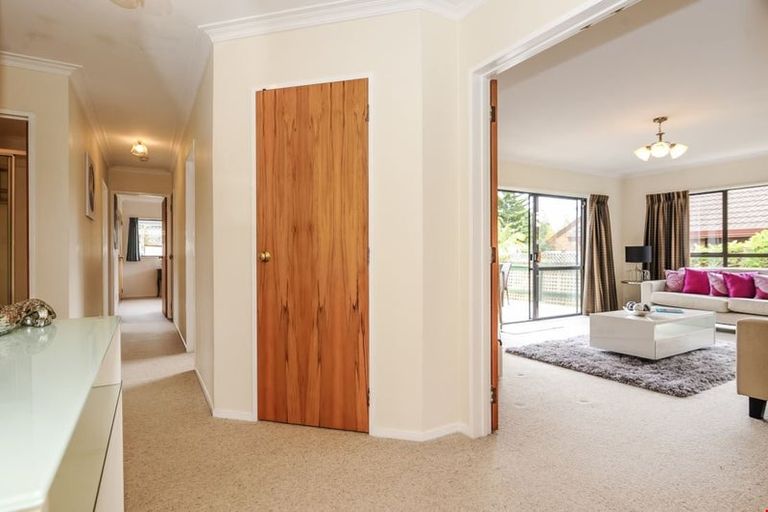 Photo of property in 1/24 Woodbridge Lane, Milford, Auckland, 0620