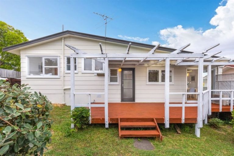 Photo of property in 15 Camrose Place, Glenfield, Auckland, 0629