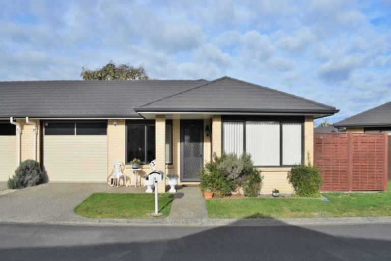 Photo of property in 28 Ian Peter Way, Otaki, 5512