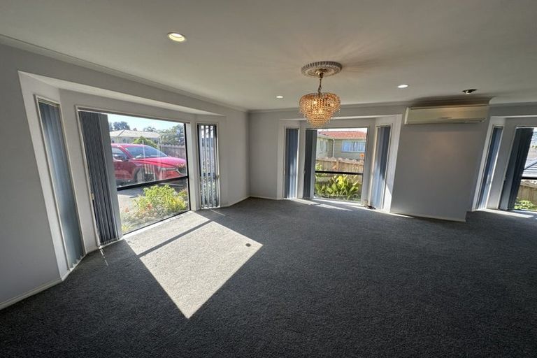 Photo of property in 51 Robin Brooke Drive, Flat Bush, Auckland, 2019