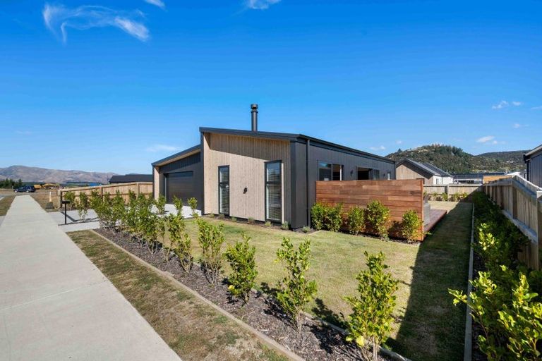 Photo of property in 6 Moonstone Street, Albert Town, 9305