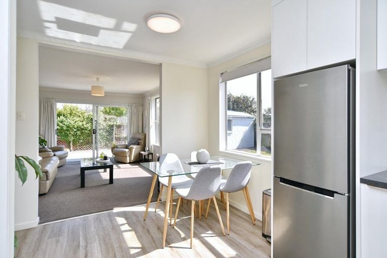 Photo of property in 2/90 Queenspark Drive, Parklands, Christchurch, 8083