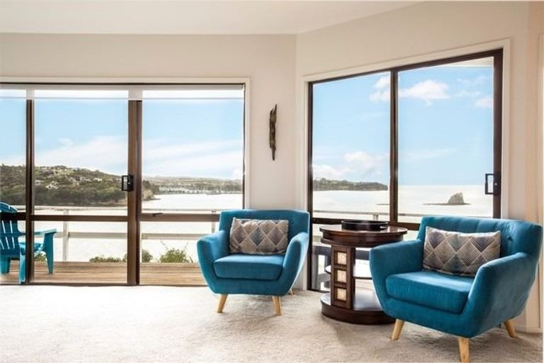 Photo of property in 85 Tiri Road, Tindalls Beach, Whangaparaoa, 0930