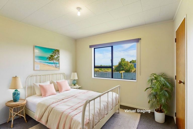 Photo of property in 17 Kitchener Street, Te Horo Beach, Otaki, 5581