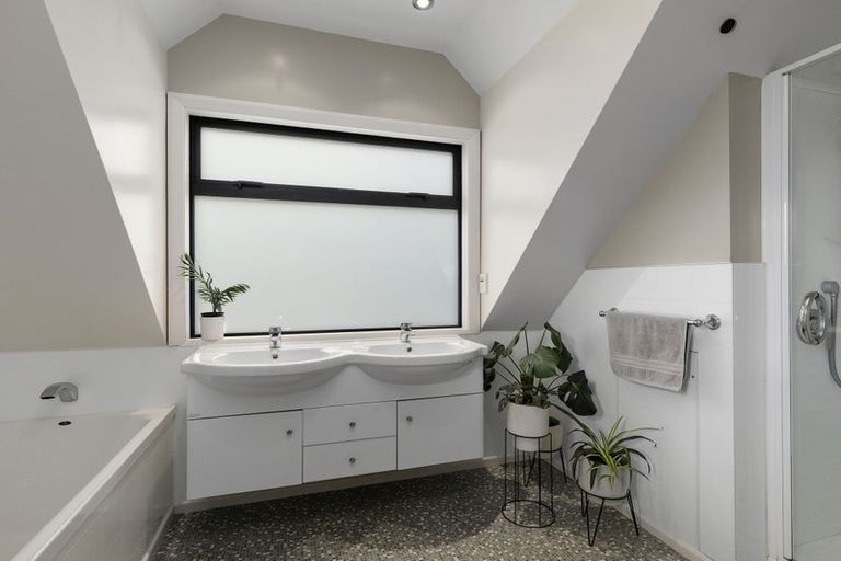 Photo of property in 2 Dunleith Grove, Silverstream, Upper Hutt, 5019