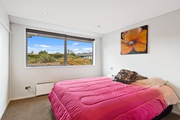Photo of property in 28 Springwater Avenue, Northwood, Christchurch, 8051