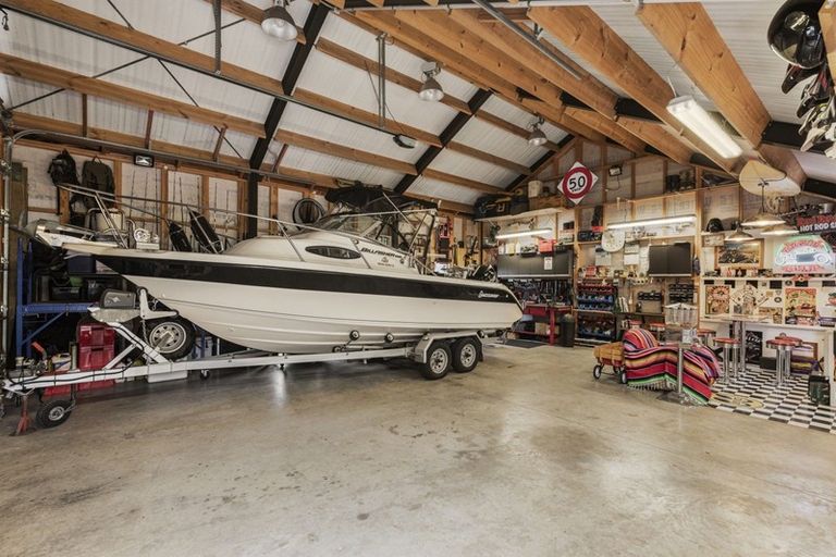 Photo of property in 4 Gleaming Place, Waiuku, 2123