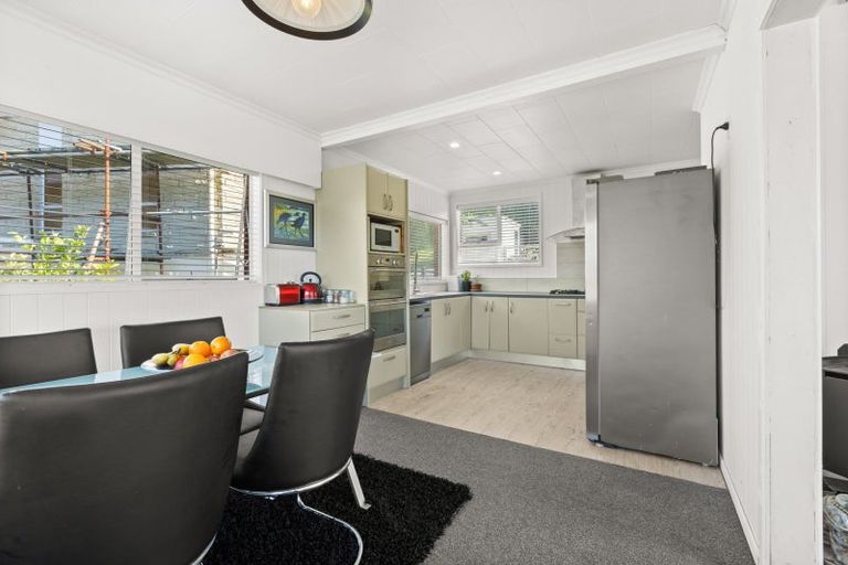 Photo of property in 46 Seaview Road, Marfell, New Plymouth, 4310