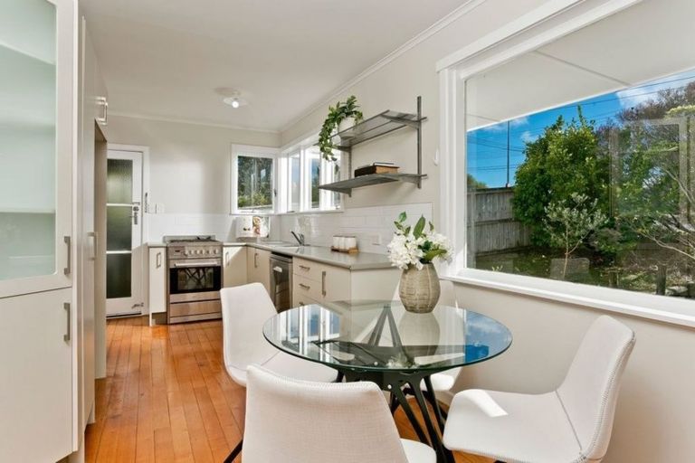 Photo of property in 1/962 East Coast Road, Northcross, Auckland, 0632