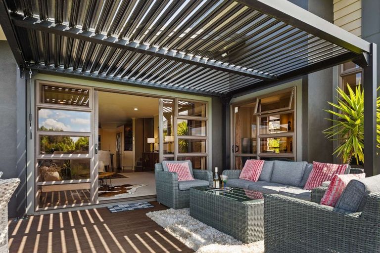 Photo of property in 28 Johnstone Drive, Fitzherbert, Palmerston North, 4410