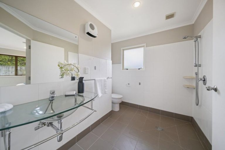 Photo of property in 42a Lisa Rise, Half Moon Bay, Auckland, 2012