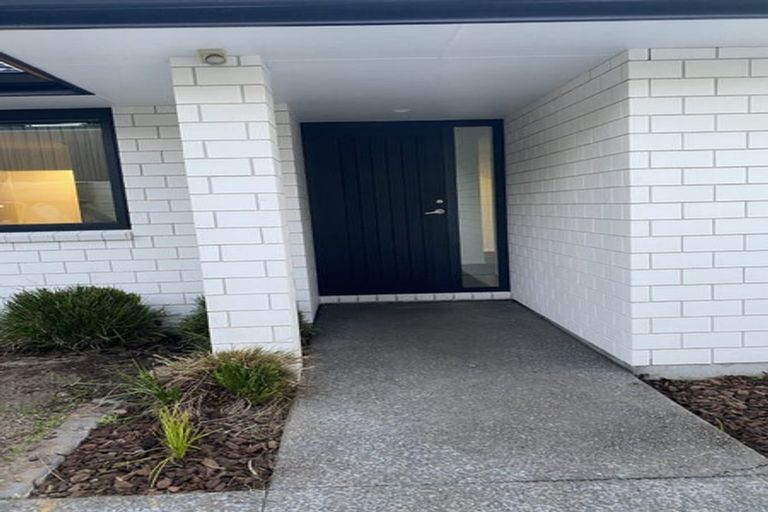 Photo of property in 8 Albatross Lane, Welcome Bay, Tauranga, 3112