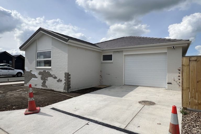 Photo of property in 32 Waruhia Crescent, Rototuna North, 3281