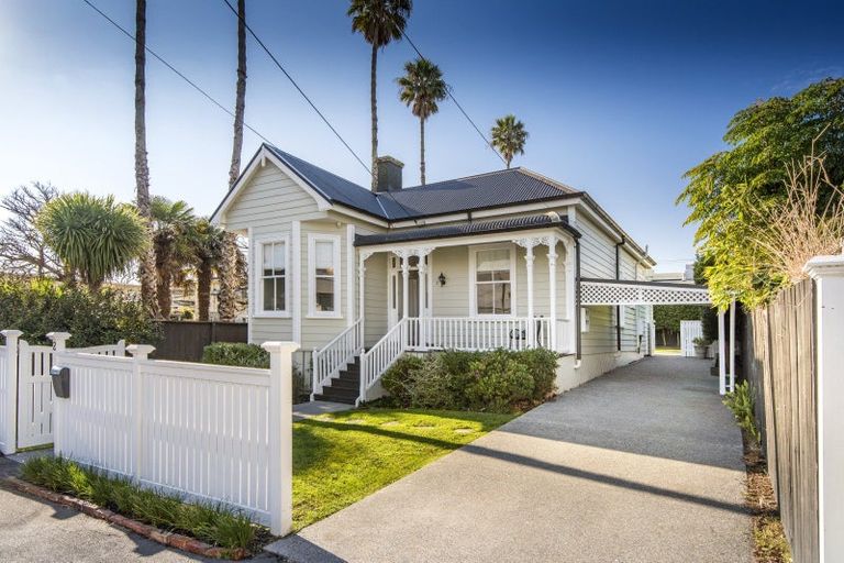 Photo of property in 2 Grahame Street, Devonport, Auckland, 0624