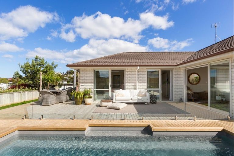 Photo of property in 43 Beachwood Drive, Hatfields Beach, Orewa, 0931