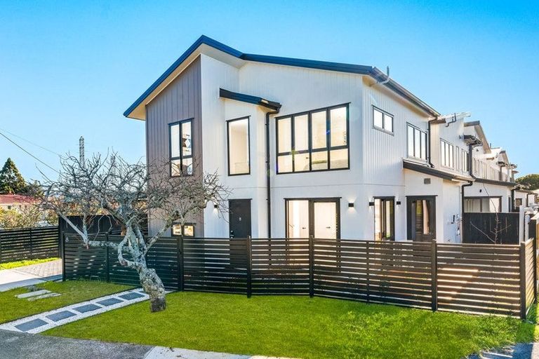 Photo of property in 8b Rowan Terrace, Te Atatu South, Auckland, 0610