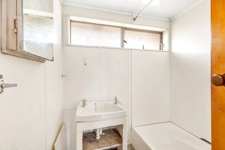 Photo of property in 114 Tremaine Avenue, Westbrook, Palmerston North, 4412