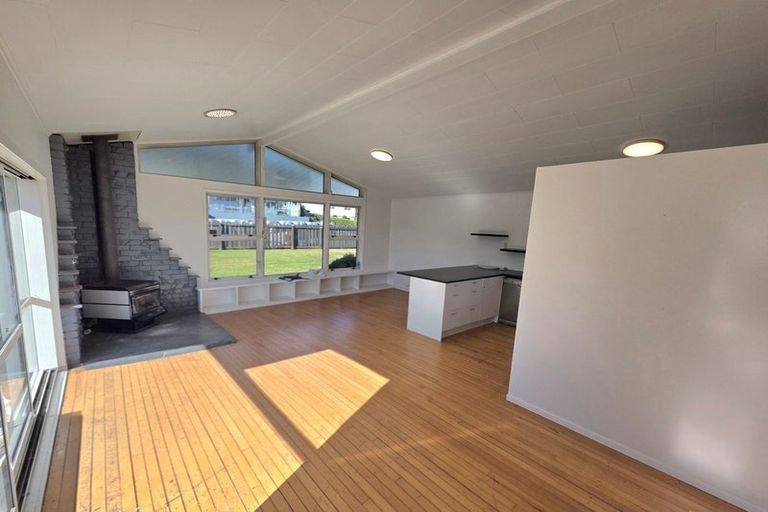Photo of property in 22 Simons Street, Moturoa, New Plymouth, 4310