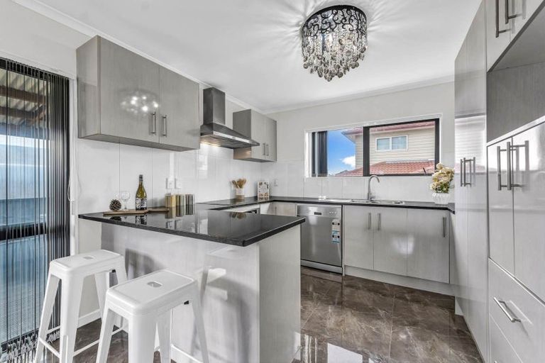 Photo of property in 12 Ranfurly Road, Papatoetoe, Auckland, 2104