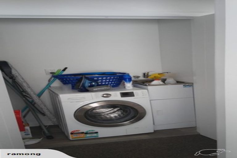 Photo of property in 104a Glanmire Road, Newlands, Wellington, 6037