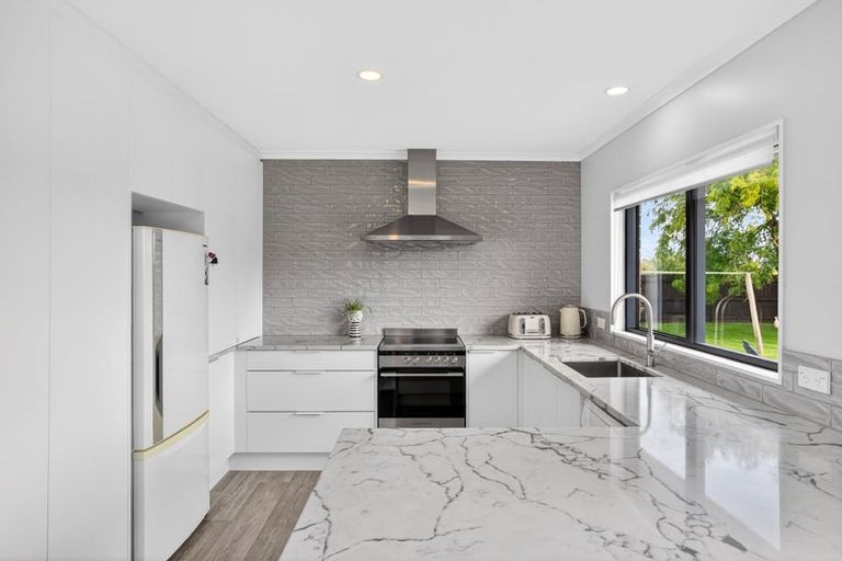 Photo of property in 23 Raabia Close, Parakai, 0830