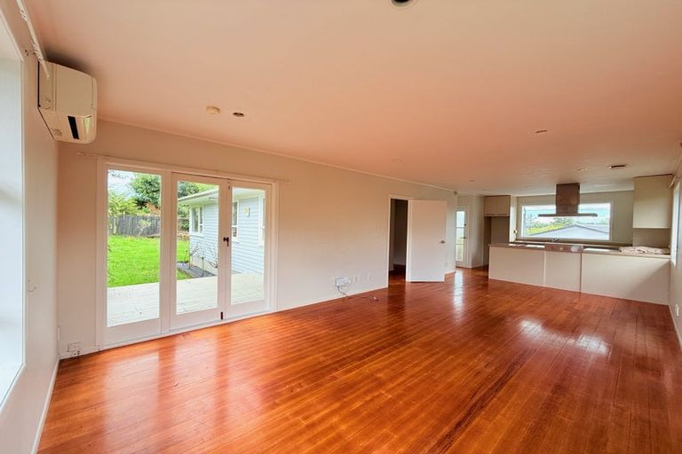 Photo of property in 4 La Trobe Street, Pakuranga Heights, Auckland, 2010