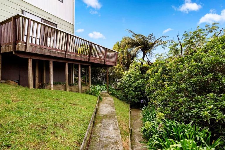 Photo of property in 28a Cheltenham Terrace, Newlands, Wellington, 6037