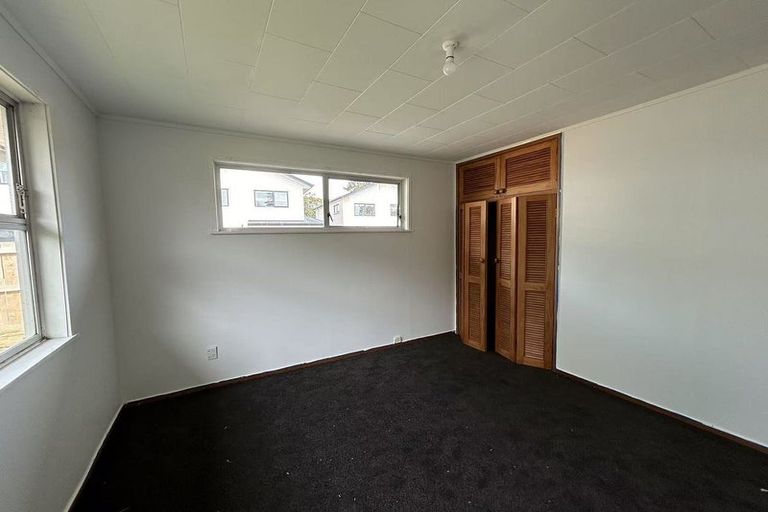 Photo of property in 77 Chilcott Road, Henderson, Auckland, 0612