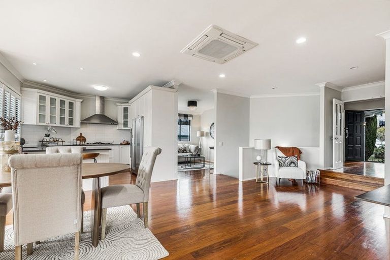 Photo of property in 5 Hobie Court, West Harbour, Auckland, 0618