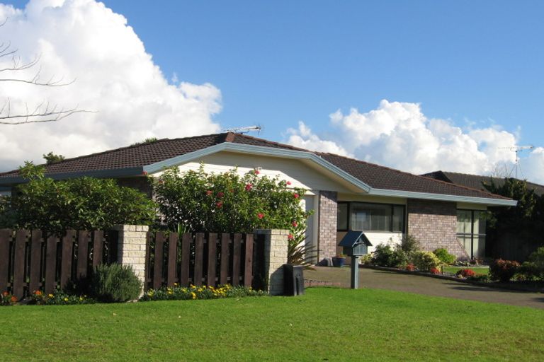 Photo of property in 9 Crampton Court, Orewa, 0931
