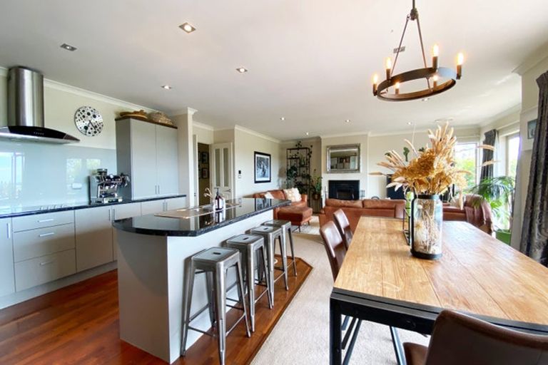 Photo of property in 124 Trig Road, Whitford, Howick, 2571