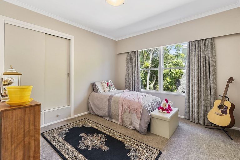 Photo of property in 13 Saint Edmund Crescent, Tawa, Wellington, 5028