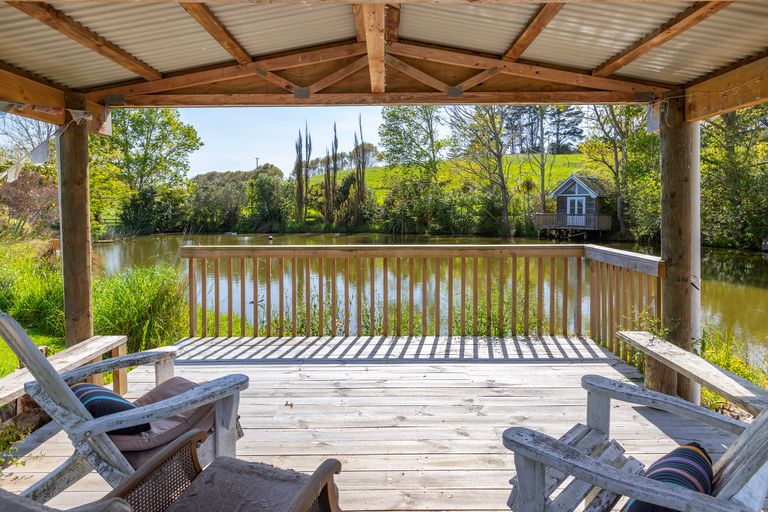 Photo of property in 11 Pah Hill Road, Wharehine, Wellsford, 0973