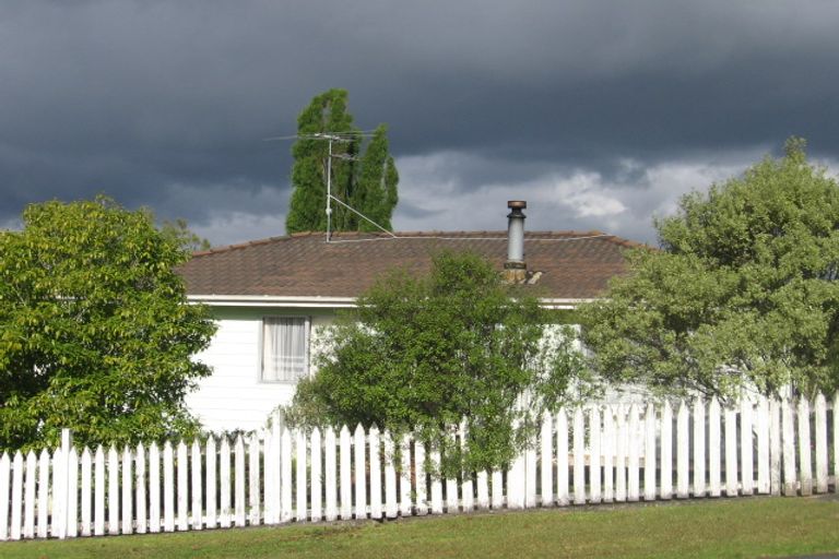 Photo of property in 3 Rehia Road, Massey, Auckland, 0614