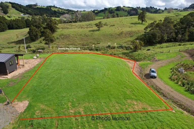 Photo of property in 12 Arahanga Road, Paparoa, 0571
