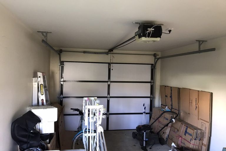 Photo of property in 6a Sunward Rise, Glenfield, Auckland, 0629