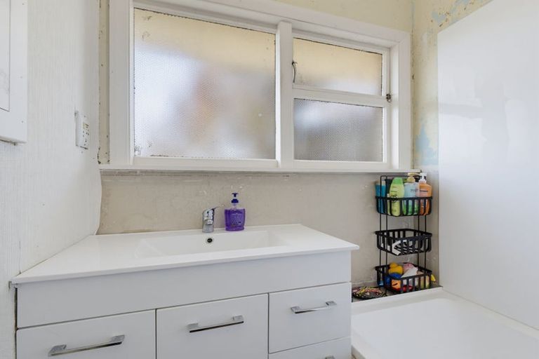 Photo of property in 42 Daniels Road, Redwood, Christchurch, 8051