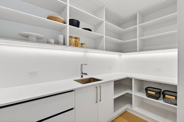 Photo of property in 7 Annie Aranui Drive, Poraiti, 4182