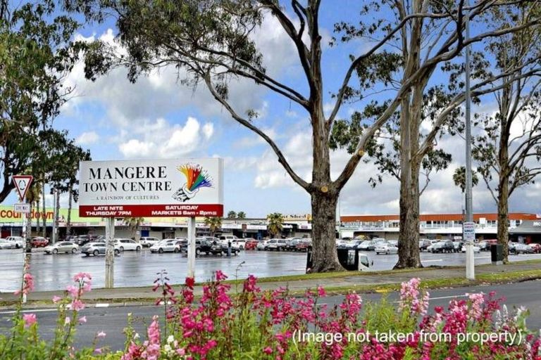 Photo of property in 49 Convair Crescent, Mangere, Auckland, 2022