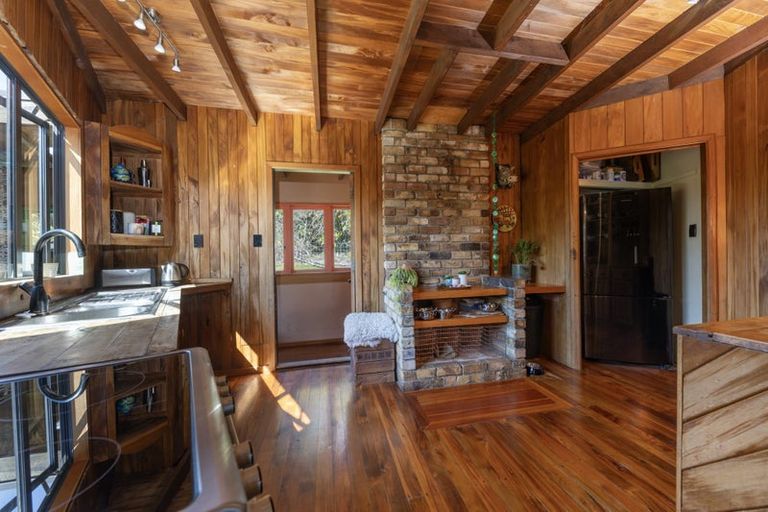 Photo of property in 86 Anawhata Road, Anawhata, New Lynn, 0772